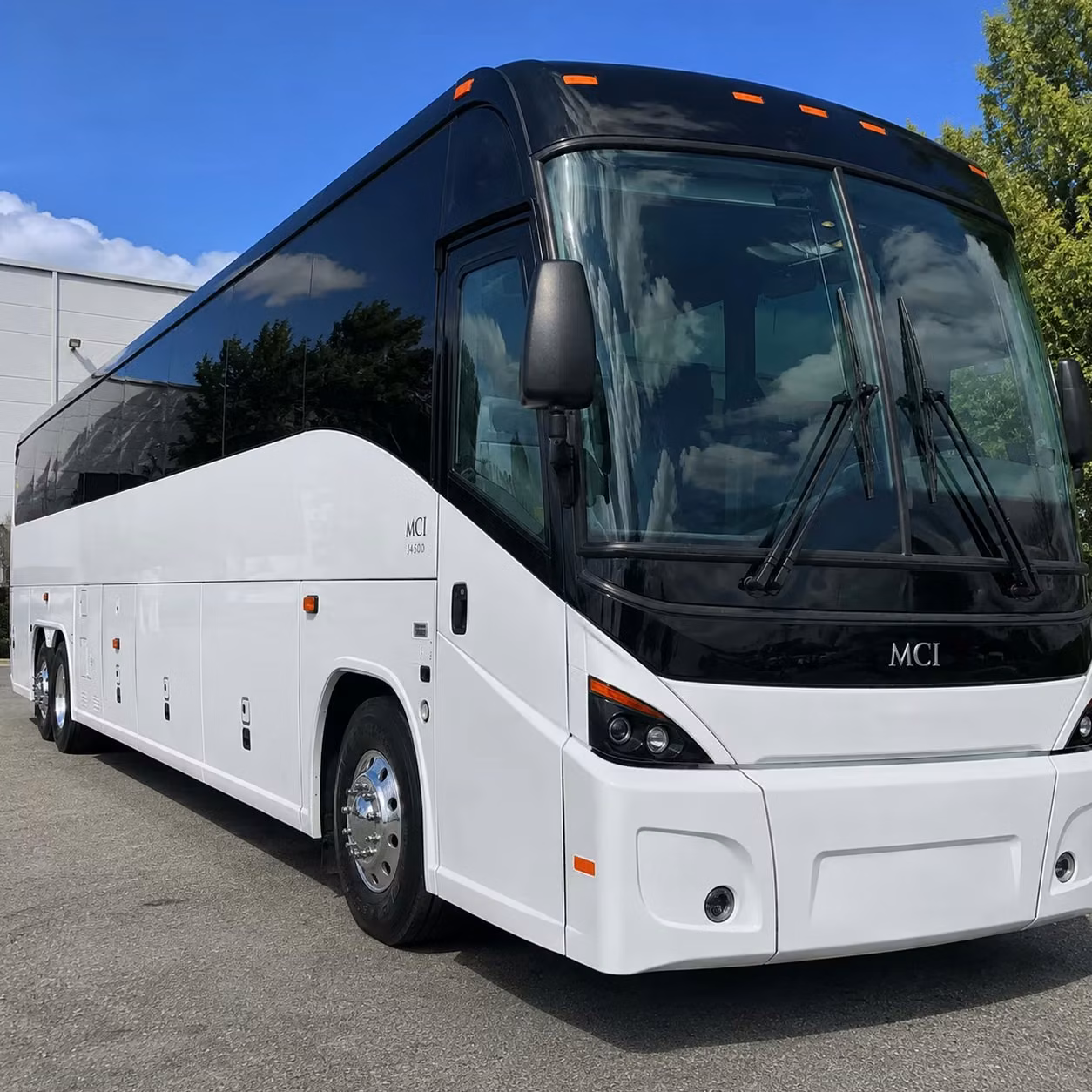 airport transfer shuttle services between fort smith regional airport and your worksite